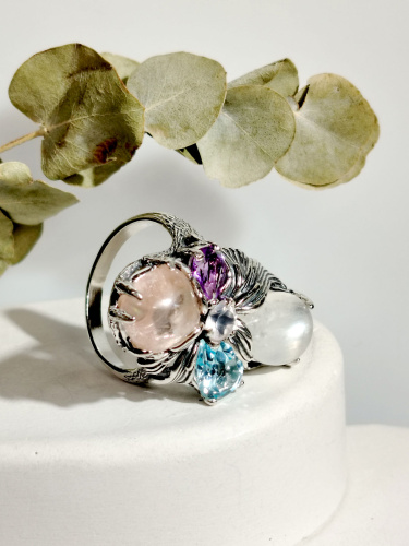 Серебряное кольцо ETERI с морганитом, лунным камнем, топазом, аметистом и розовым кварцем